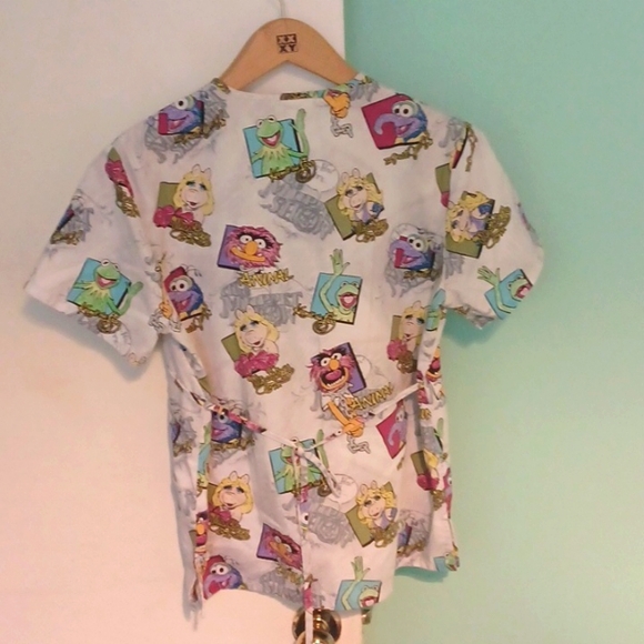 5 For $15 Muppets scrub shirt size small - Picture 3 of 3